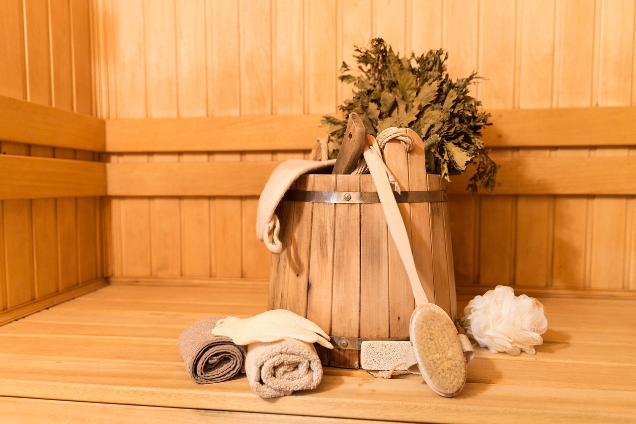 “Sauna voor ontspanning na exclusieve bijeenkomst bij De Rogge” “Mindfulnes vergaderlocatie met Finse sauna en wellness” “Uniek vergaderen met wellnessmoment in rustgevende setting” “Buitendouche en zwembad voor afkoeling na sauna”