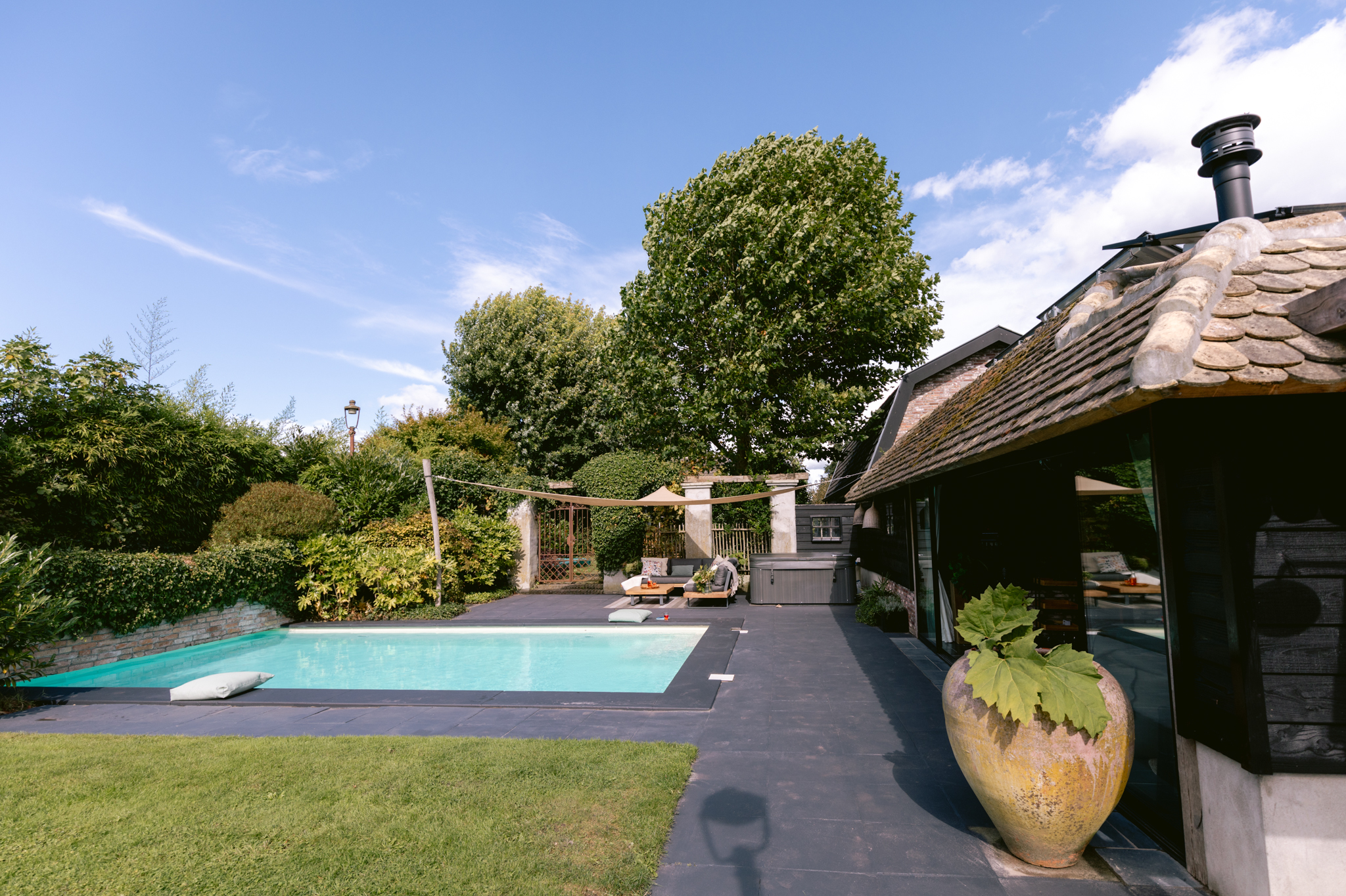 “Persoonlijke service op maat tijdens een zakelijke bijeenkomst bij De Rogge.”