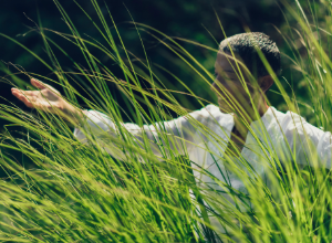 Stiltewandeling bij mindful vergaderen in de natuur
